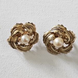 Vintage Gold Leaf Faux Pearl Clip On Earrings